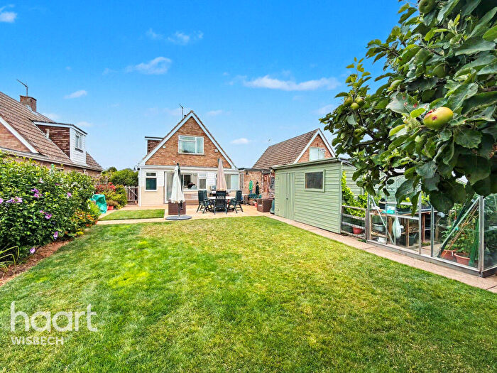 2 Bedroom Link Detached House For Sale In Milton Drive, Leverington, PE13