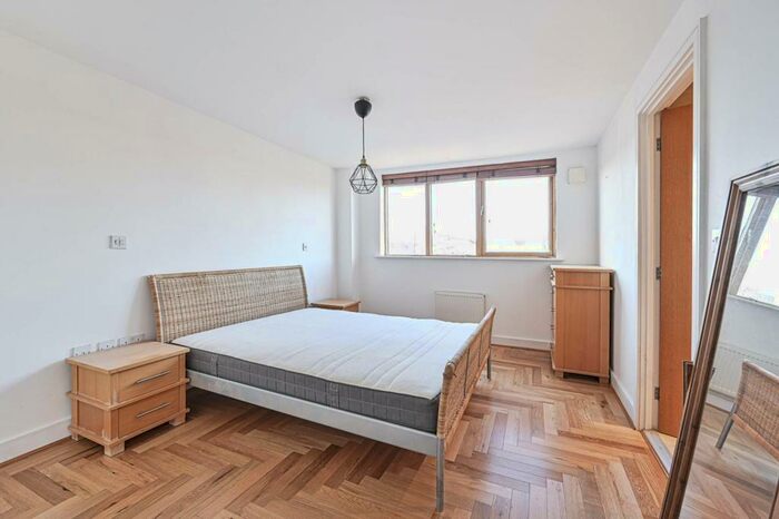 2 Bedroom Flat To Rent In Wolverley Street, Bethnal Green, London, E2