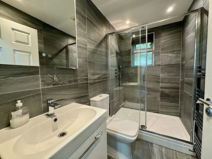 1 Bedroom Flat To Rent In Queens Crescent, Kentish Town, NW5