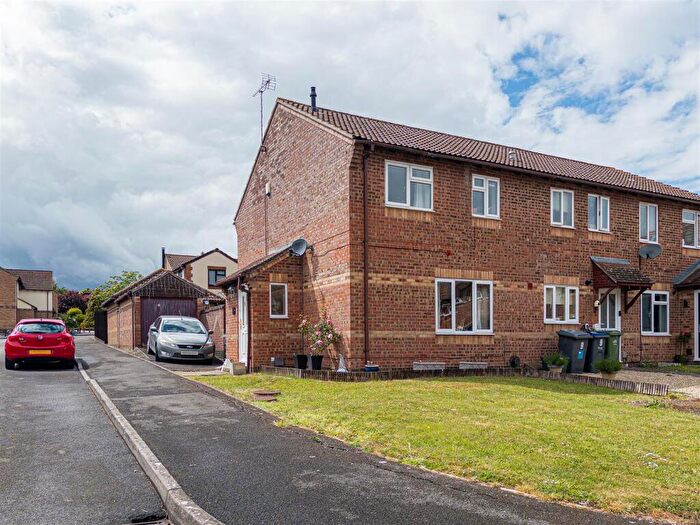 3 Bedroom End Of Terrace House For Sale In Magister Road, Bowerhill, SN12