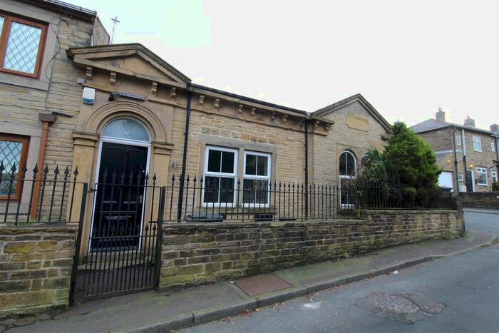 3 Bedroom Semi-Detached House To Rent In Higgin Lane, Southowram, Halifax HX3