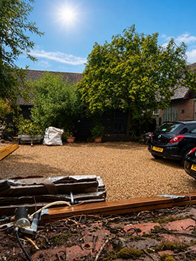 2 Bedroom Barn Conversion To Rent In Aylesbury Road, HP22