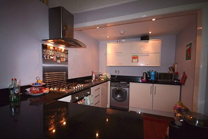2 Bedroom Flat To Rent In Otley Road, Leeds, LS16