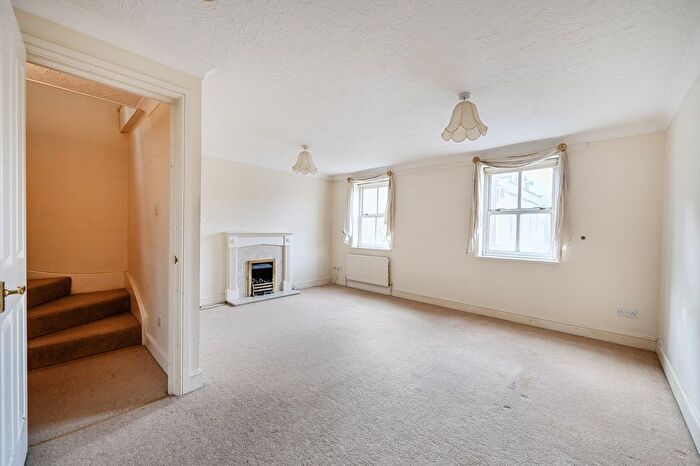 4 Bedroom End Of Terrace House For Sale In Mill View Close, Epsom, KT17