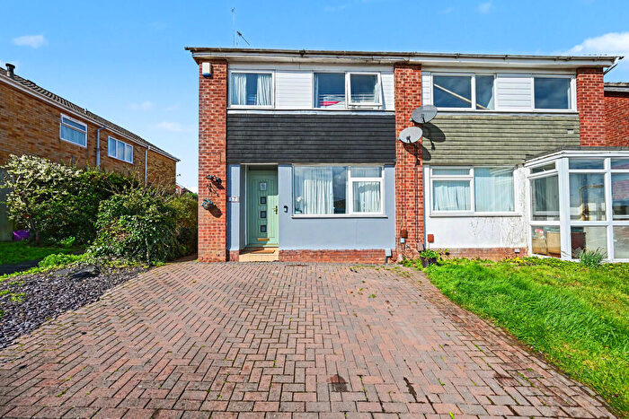 3 Bedroom Semi Detached House For Sale In Hardy Close, Bilton, Rugby, CV22