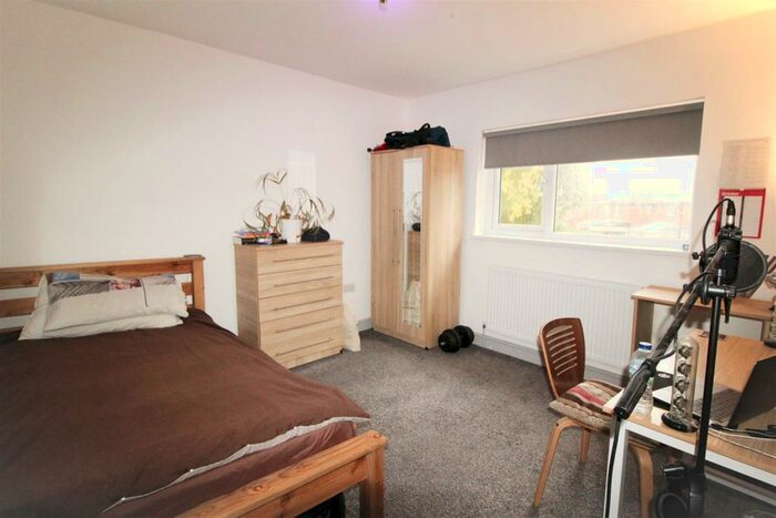 8 Bedroom Semi-Detached House To Rent In **&#pppw** Queens Road East, Beeston, NG9