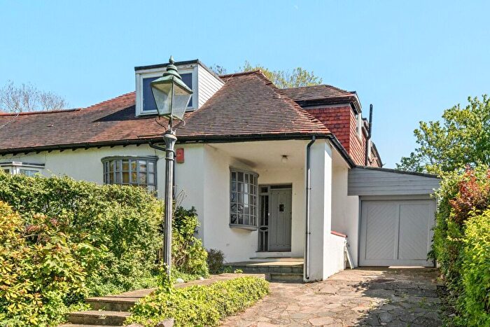 3 Bedroom Bungalow For Sale In Downsview Road, Crystal Palace, London, SE19