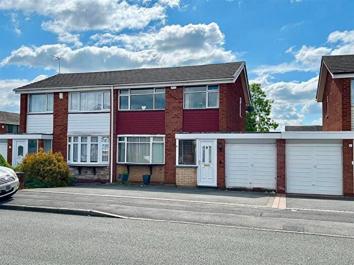 3 Bedroom Semi-Detached House For Sale In Geeson Close, Birmingham, B35