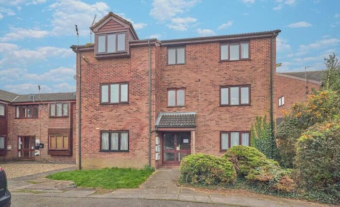 2 Bedroom Flat To Rent In Willow Close, Burbage, Hinckley, LE10