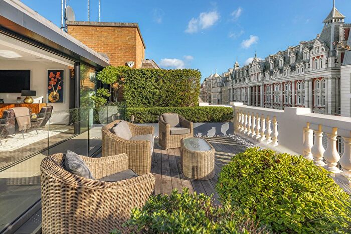 3 Bedroom Flat For Sale In Strand, Strand / Temple, London, WC2R