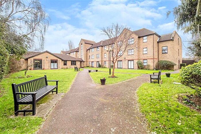 1 Bedroom Flat To Rent In Wiltshire Court, Pittmans Gardens, IG1