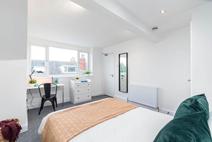 6 Bedroom House To Rent In Branksome Place, Leeds, LS6