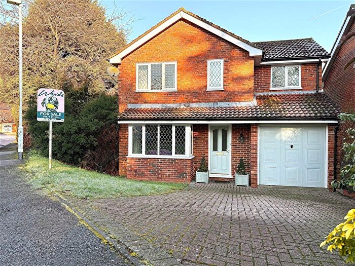 4 Bedroom Detached House For Sale In The Russets, Meopham, Kent, DA13