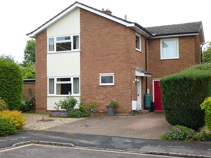 4 Bedroom Detached House To Rent In Davis Close, Carterton, OX18