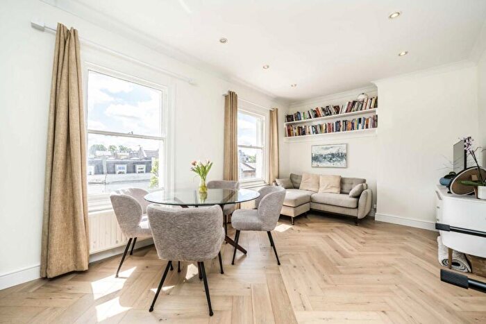 3 Bedroom Flat For Sale In St. John's Hill, Clapham Junction, SW11