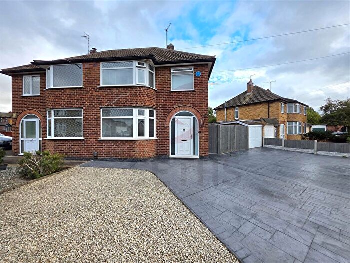 3 Bedroom Semi-detached House To Rent In Breedon Avenue, Wigston, Leicester, LE18