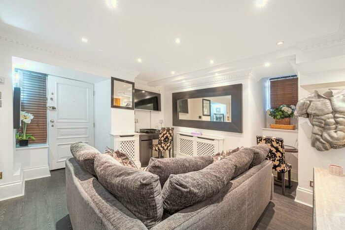 Studio To Rent In Frognal, Hampstead, London, NW3