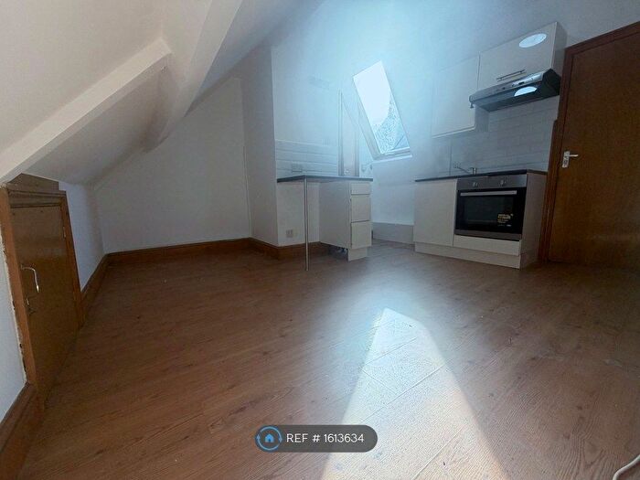 Studio To Rent In Newington Green, London, N16