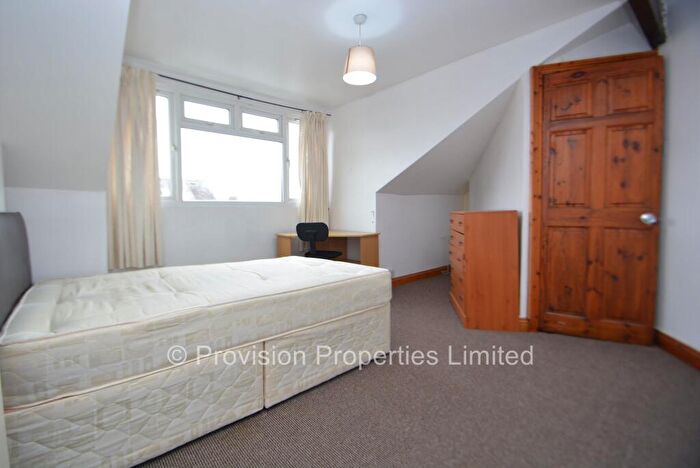 2 Bedroom End Of Terrace House To Rent In Autumn Terrace, Hyde Park, Leeds, LS6