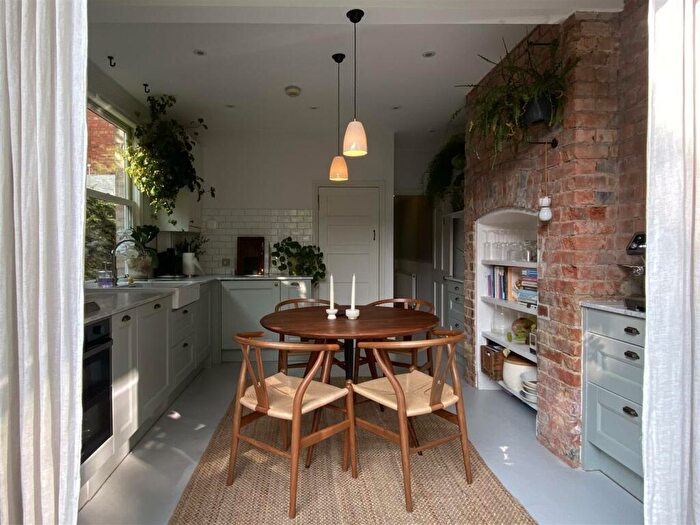 2 Bedroom Flat For Sale In Drayton Road, Harlesden, NW10