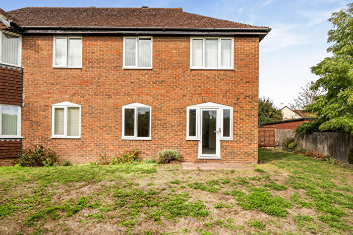 1 Bedroom Apartment For Sale In Ferndale Court, Thatcham, Berkshire, RG19
