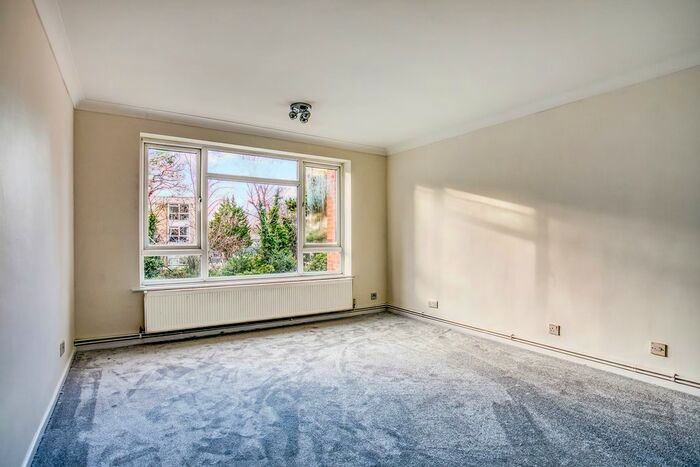 2 Bedroom Flat To Rent In Brighton Road, Sutton, SM2