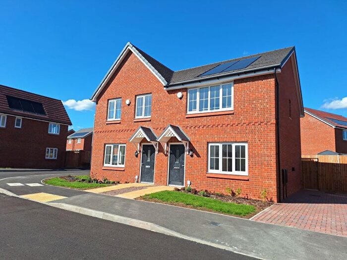3 Bedroom Semi-detached House For Sale In Smarts Road, Bedworth, CV12