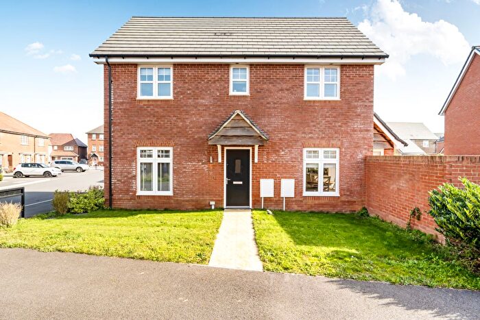 3 Bedroom Detached House For Sale In Sapphire Road, Swindon, SN25