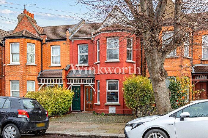 2 Bedroom Flat For Sale In Avondale Road, London, N13