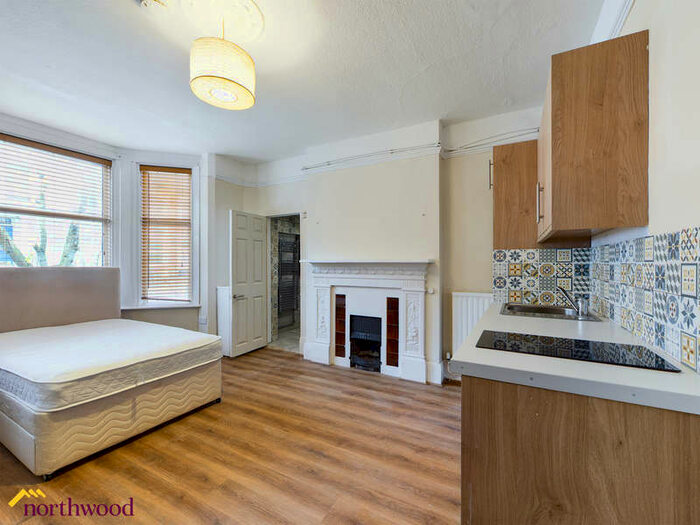 1 Bedroom House To Rent In Middleton Road, Banbury, OX16