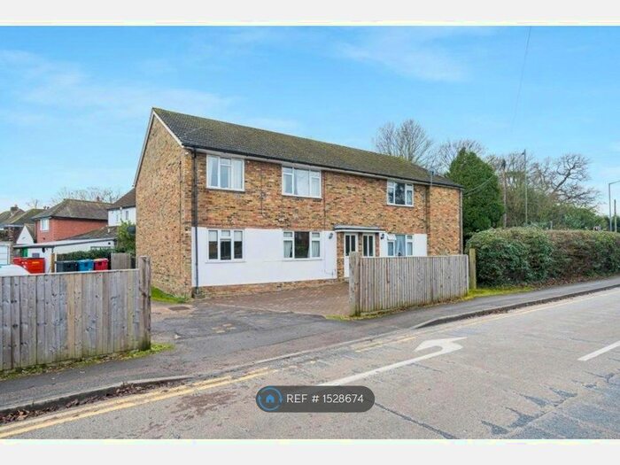 2 Bedroom Flat To Rent In Bell Lane, Amersham, HP7