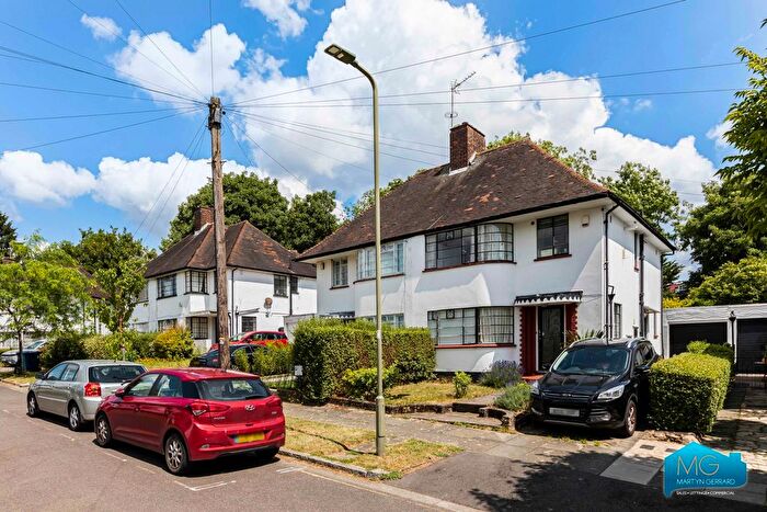 3 Bedroom Semi-Detached House To Rent In Howard Walk, East Finchley, London, N2