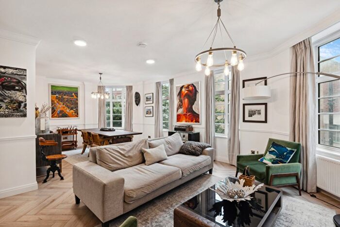 3 Bedroom Flat For Sale In Stourcliffe Close, Stourcliffe Street, W1H