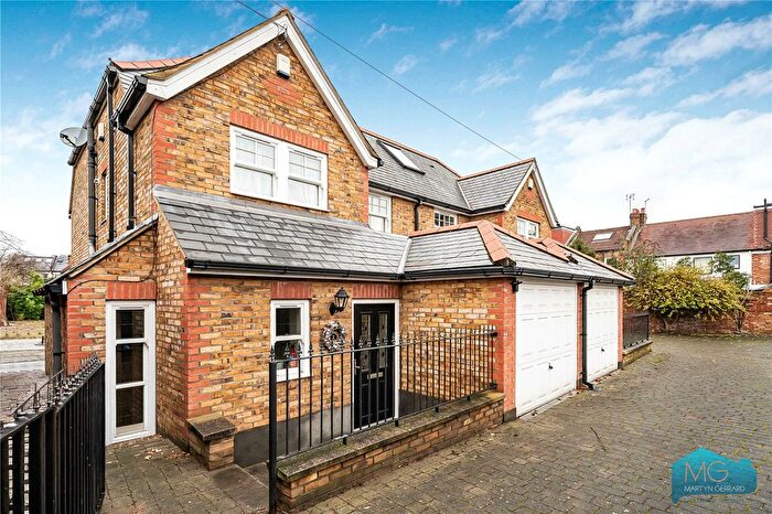 4 Bedroom Detached House For Sale In Towton Mews, Bounds Green, N11