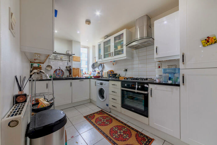 2 Bedroom Flat To Rent In Barrier Point Road, London, E16