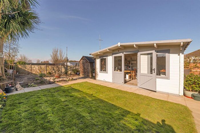 2 Bedroom Bungalow For Sale In Warrington Road, Paddock Wood, Tonbridge, TN12