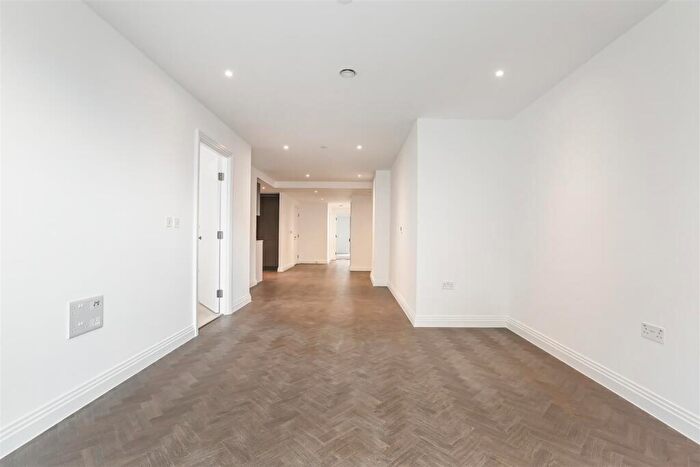 3 Bedroom Apartment For Sale In Eden Place, London, E16