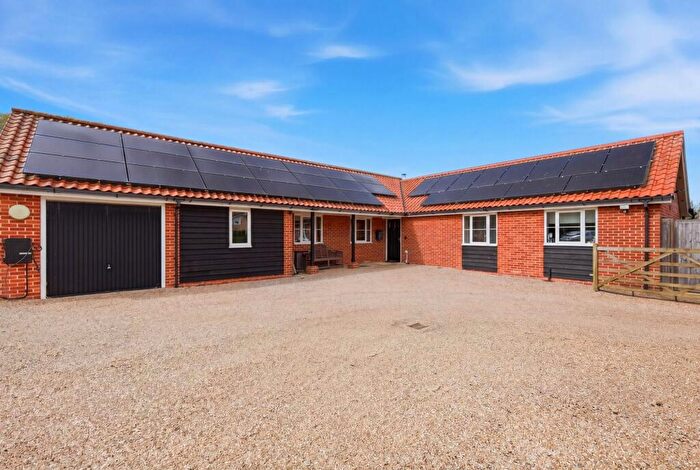 3 Bedroom Detached Bungalow For Sale In Cavell Close, Bawdsey, IP12