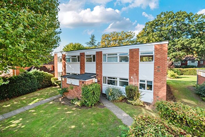 2 Bedroom Flat To Rent In Princes Road, Weybridge, KT13