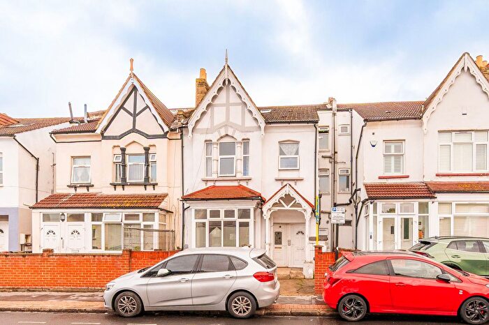 3 Bedroom Flat For Sale In Whitehorse Road, Croydon, CR0