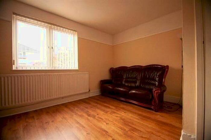 4 Bedroom Semi-Detached House To Rent In Lee Road, Leamington Spa, CV31