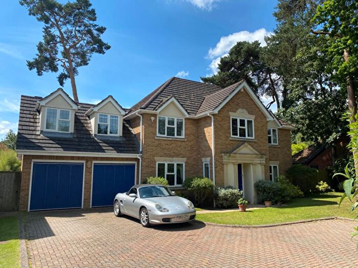5 Bedroom Detached House To Rent In Clevedon, Weybridge, Surrey, KT13