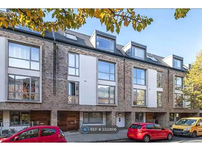 2 Bedroom Flat To Rent In Grant House, London, SW9