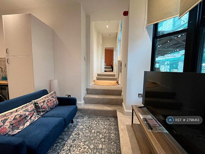 1 Bedroom Flat To Rent In New Briggate, Leeds, LS2