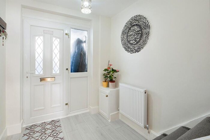 3 Bedroom Terraced House For Sale In Thurncourt Road, Leicester, LE5
