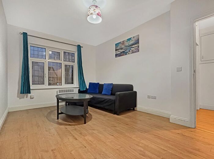 3 Bedroom Flat To Rent In Rayners Lane, Pinner, HA5