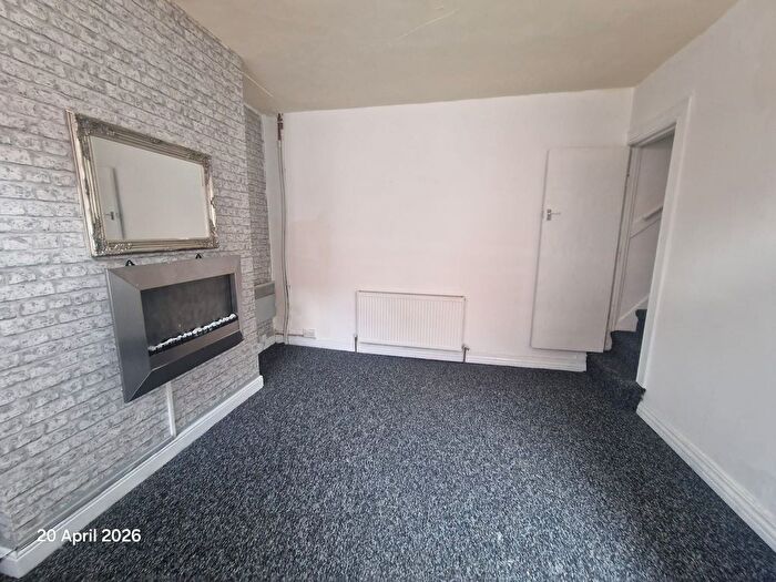 3 Bedroom Terraced House To Rent In Woodview Street, Leeds, LS11