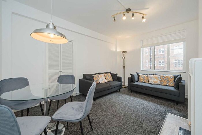 2 Bedroom Flat To Rent In Hammersmith Road, Hammersmith, W6