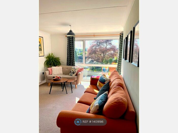 2 Bedroom Flat To Rent In Elm Court, Truro, TR1