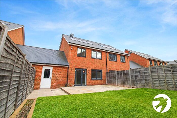 3 Bedroom Semi-Detached House To Rent In Havelock Drive, Greenhithe, Kent, DA9